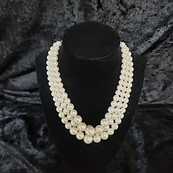Vtg Triple Strand Faux Pearl Necklace Choker - Picture 11 of 15